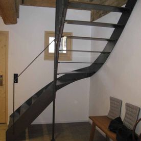 Schwarze Treppe Stahl innen - Caviezel Oscar - Schlosserei